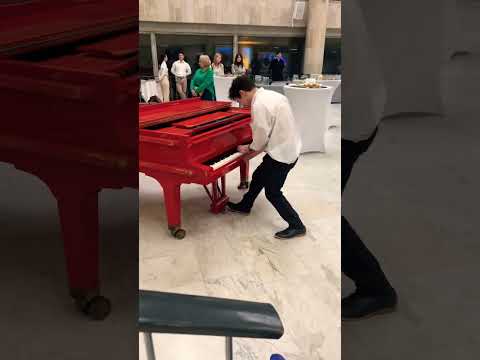 Видео: Узнали песню? 😍 #piano