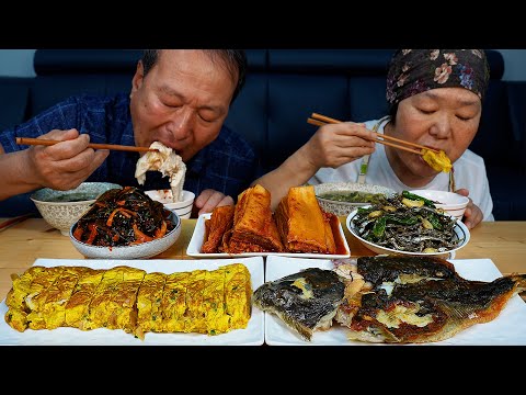 Видео: Корейские домашние блюда! Суп из полыни камбалы - кулинарное шоу Мукбанг.