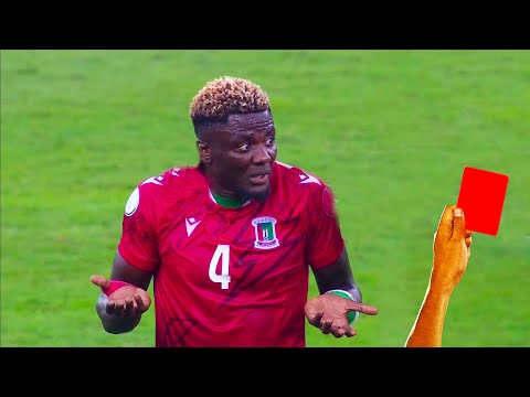 Видео: Самые сумасшедшие красные карточки, снятые на камеру в футболе