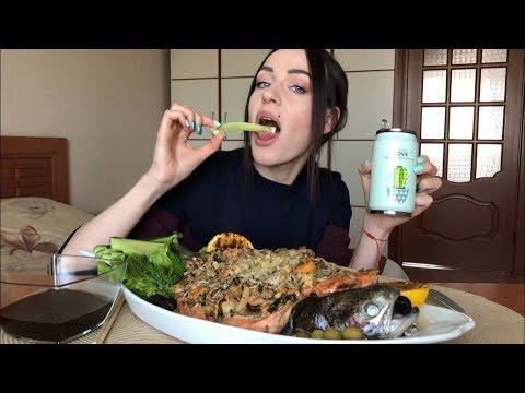 Видео: MUKBANG | Форель запеченная фаршированная морским коктейлем. Кафе РИМ Trout | не ASMR