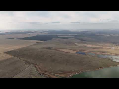 Видео: Озеро Солёное с дрона в безветренную облачную погоду | Холодная тишина природы в 4K