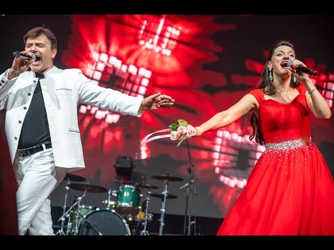 Видео: Молдавская зажигательная! Bravo moldoveni! Ioane, Ioane! Slavici si Yulia - Vinfest- Славич и Юлия