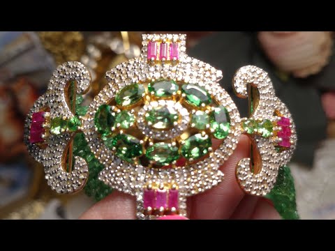 Видео: 👑💥АЛМАЗНЫЕ ВИТРАЖНЫЕ СЕРЬГИ 👑💖👑 НЕВЕСОМАЯ МЕРЦАЮЩАЯ РОСКОШЬ 👑🌟✨ ТСАВОРИТОВЫЙ ЦАРЬ БРАСЛЕТ 👑💥👑