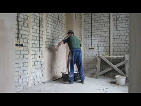 Видео: Штукатурка  Кнауф МП-75. Ручное нанесение. Часть 1