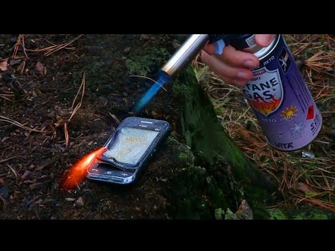 Видео: Жесткий краш-тест телефона Samsung / Crazy crash test of phone