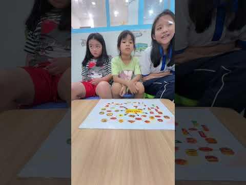 Видео: Общение на английском языке в Фантьете: Рина, Манго и Лили практикуются в разговоре о фастфуде