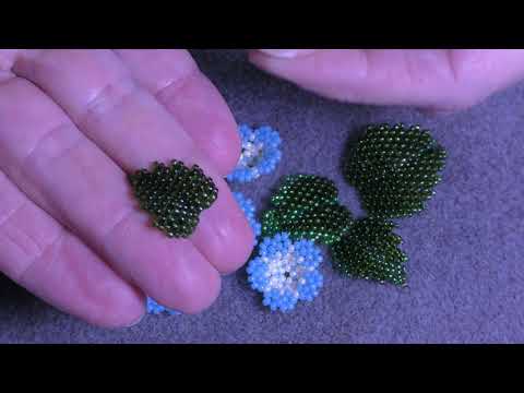 Видео: Tutorial: Beaded 3D Leaf. Объемный листочек из бисера в двух техниках плетения.