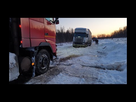 Видео: Работаем дальше ! Зимник Усть -Кут Ленск ! Наледи .пробки.все как обычно !!!