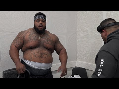 Видео: ЖИМ ЛЕЖА 355 кг! Как он это делает / Джулиус Мэддокс