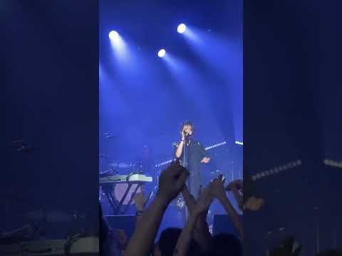 Видео: Земфира - Маечки. Париж, 30.10.22