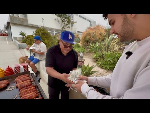 Видео: Выкупаем торговцев едой на Венецианском пляже в пользу бездомных!