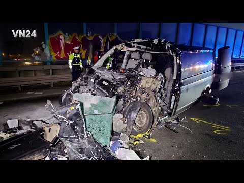 Видео: VN24 - Фургон VW мастера врезался в грузовик в конце пробки