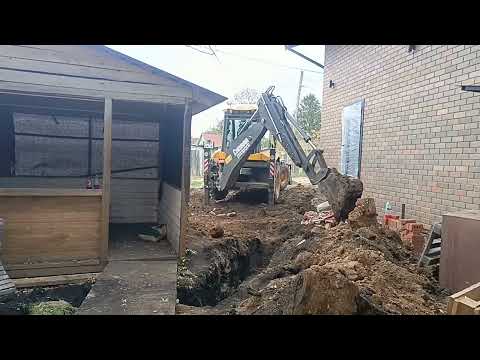 Видео: Закапываю траншею  