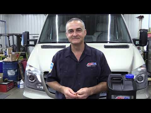 Видео: Замена и промывка фильтра коробки передач Mercedes-Benz Sprinter 2018 года