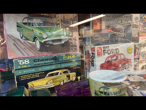 Видео: Ретро-модели автомобилей в четверг
