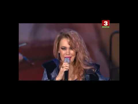 Видео: Азиза  -  Звенит январская вьюга (LIVE!)