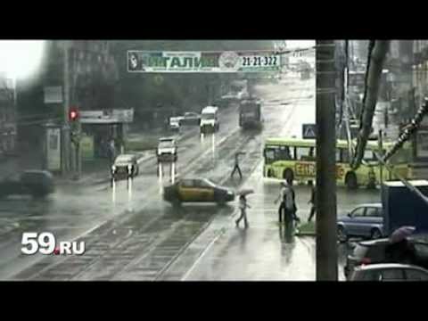 Видео: ЧП в Перми: бешеный трамвай без тормозов