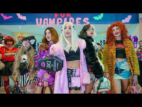 Видео: ФЛОРИДА - МОМИЧЕ ВАМПИР 🧛‍♀️ Ще си намери ли семейството нови приятели? Училищни приключения