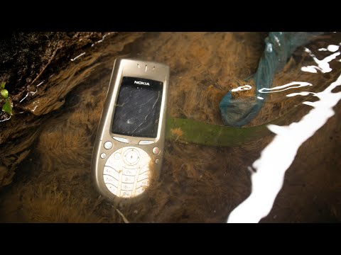 Видео: Найти редкий телефон в канализации - Восстановление старого телефона Nokia