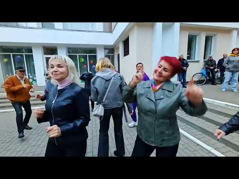 Видео: 4.10.25г... "Красивая и Нежная"... звучит на Танцполе в Гомельском парке... 