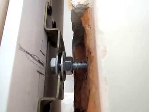 Видео: установка дверей с кривой дверной коробкой. супер способ. installation of doors