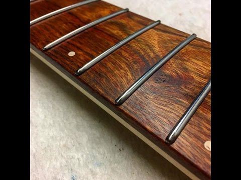 Видео: Простой способ сделать округлые полусферические лады для гитары