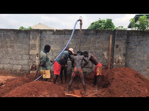 Видео: Цена бурения скважин в Бенин-Сити с установкой насосной установки и комплектующих.