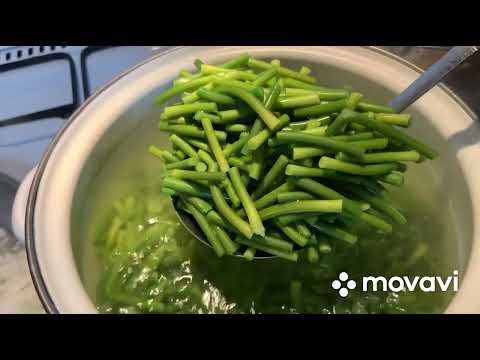 Видео: Как быстро и вкусно приготовить чесночные стрелки! Рецепт от мамы!