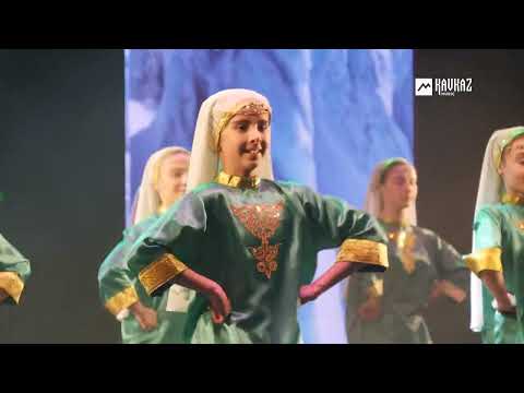 Видео: Ансамбль Звездочка - Акушинский танец