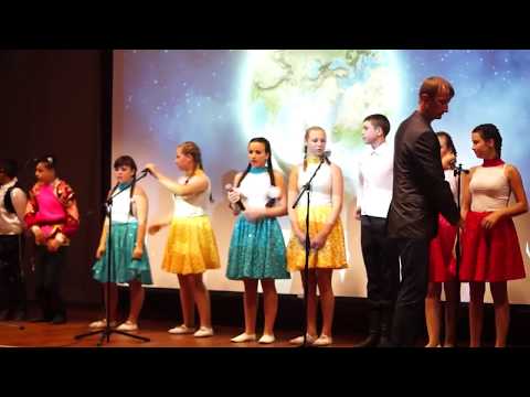 Видео: Выступление детей семьи Стремских в Самородово, 2017 г.