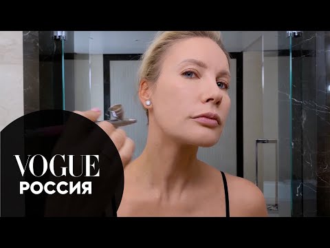 Видео: Секреты красоты: Елена Летучая показывает, как быстро убрать отечность и сделать идеальный тон лица