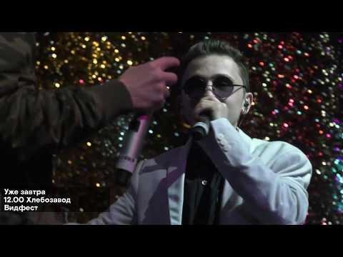 Видео: Джарахов поет "Блокеры" на Видфесте