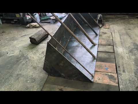 Видео: Изготовление челюстного ковша на самодельный трактор ч.1