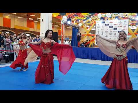 Видео: Амрита студия женской йоги. Групповое выступление. Восточный танец с платком