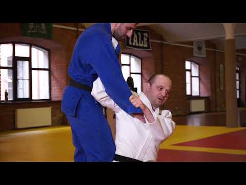 Видео: Дзюдо. Техника броска через спину. Мастер-класс ЗМС Алима Гаданова.