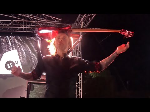 Видео: Влог басиста: четыре концерта подряд, от ресторана до площади. Как не сойти с ума?