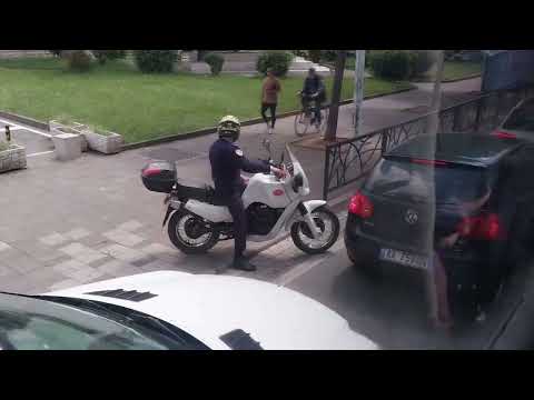 Видео: Как я прибыла в Албанию.  Аэропорт Тираны, путь из аэропорта в город, съёмная квартира