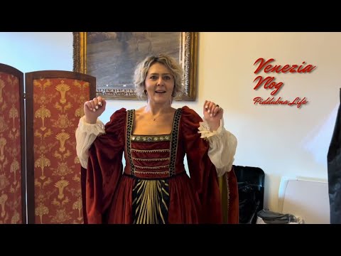 Видео: ❣️🎉Карнавал/Подбираем платья для похода на бал💃🕺🏻