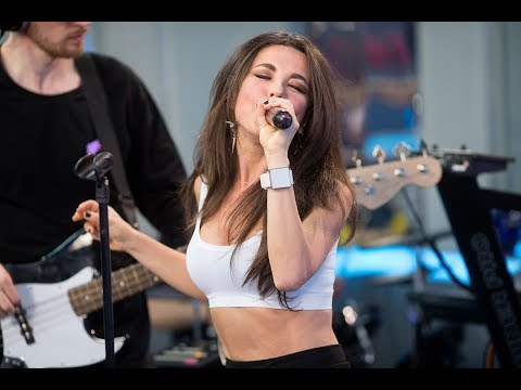 Видео: Анна Плетнёва - Немного Рекламы (LIVE @ Авторадио)