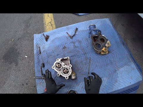 Видео: Замена термостатов в Kenworth W900L Cat C15