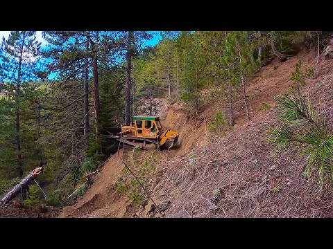 Видео: Как оператор бульдозера Caterpillar D7g расчищает дорогу на скалах? #гусеница #бульдозер