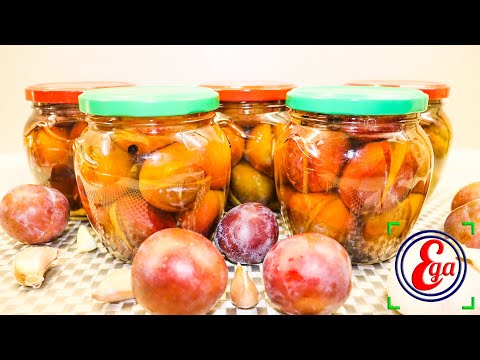 Видео: Пикантная закуска. Маринованные сливы с чесноком на зиму