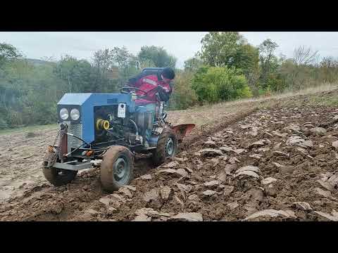 Видео: Лівий плуг з пластиковим відвалом. Заміна відвалу + випробування)