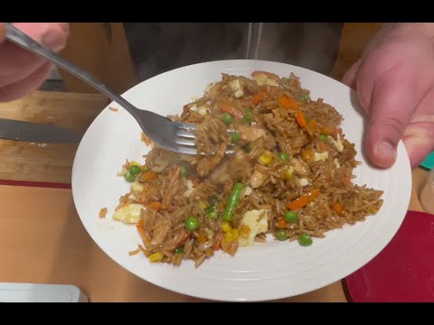 Видео: Пържен ориз с пиле и зеленчуци