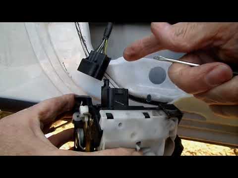 Видео: Ремонт дверной ручки Ford Focus