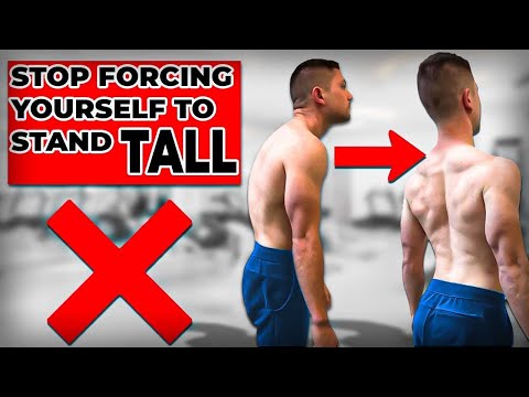Видео: Почему «стоять прямо, расправив плечи» — ХУДШИЙ признак осанки? Лучше сделайте это!