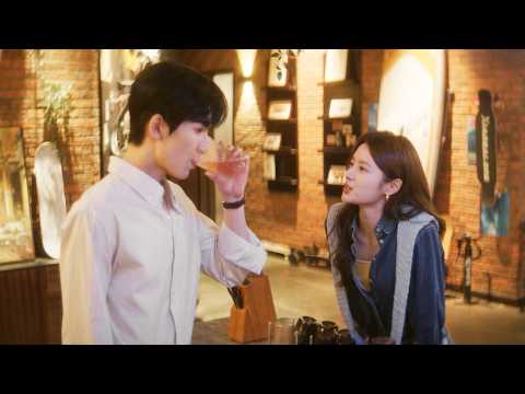 Видео: Золушка обнаружила, что он долгое время строил заговор против нее, и допросила его.