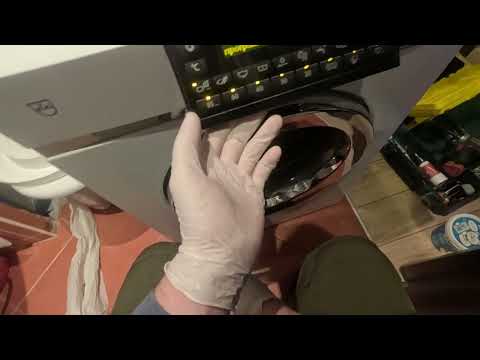 Видео: Стиральная машина V-ZUG не греет, не переходит на следующий цикл. Smeg с сушкой пошел дым из люка