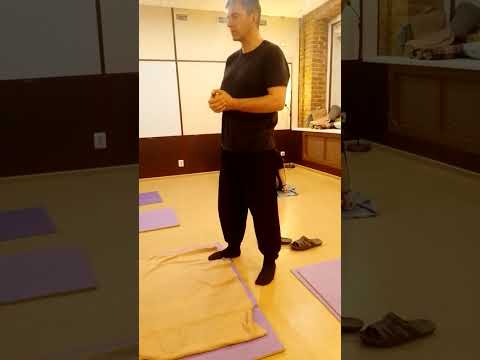 Видео: расслабление мышц поясницы через разминание живота