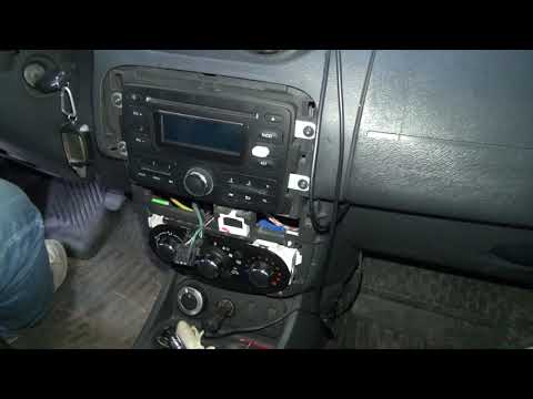 Видео: Как демонтировать старую магнитолу на Renault Duster